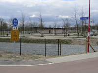 907226 Afbeelding van de aanleg van het sneltramtracé langs het Maarschalkerweerdpad bij de Koningsweg te Utrecht.